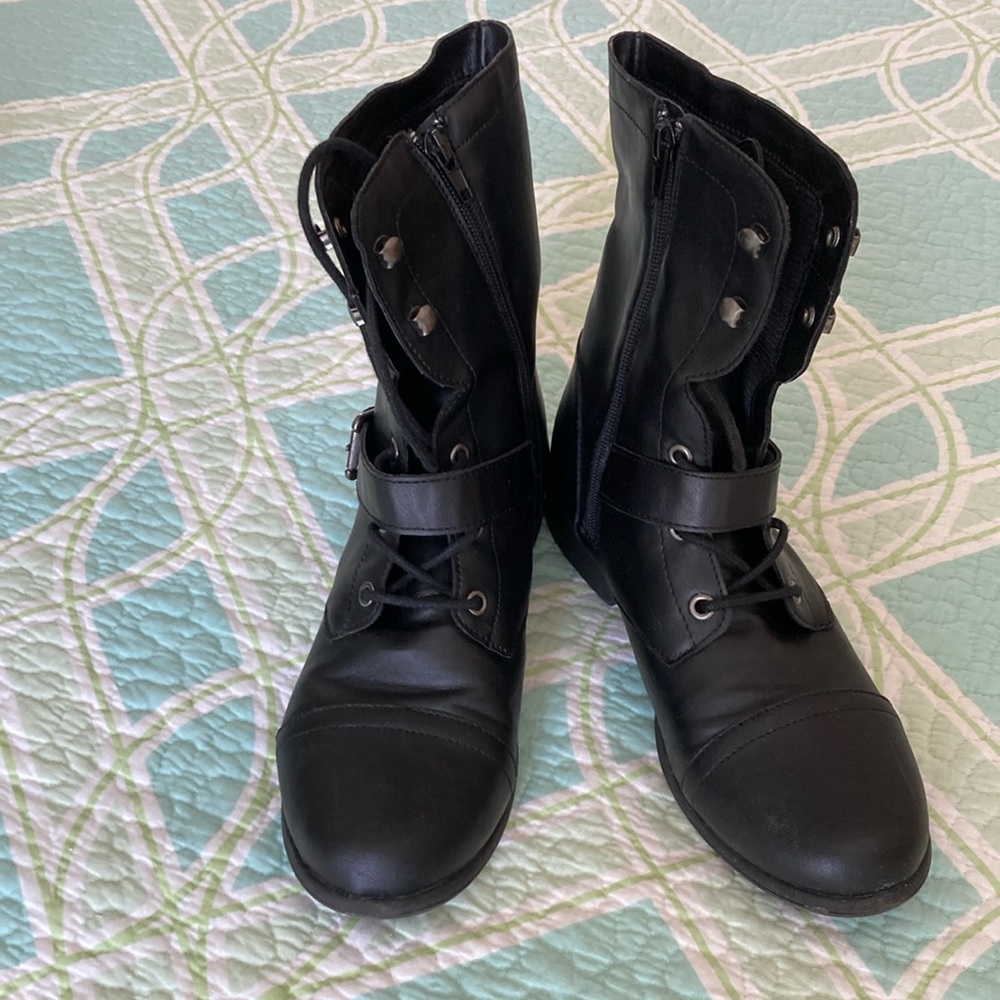 WOMEN’s SIZE 9 FAUZ BLACK LEATHER BOOTS